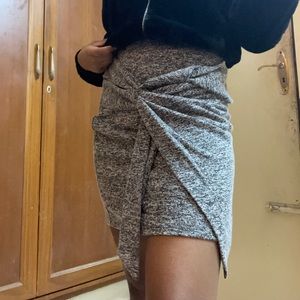 Gray skirt with knot detail